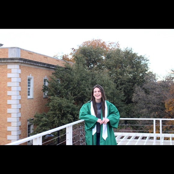 Meet your Posher, Amanda - Picture 4 of 8